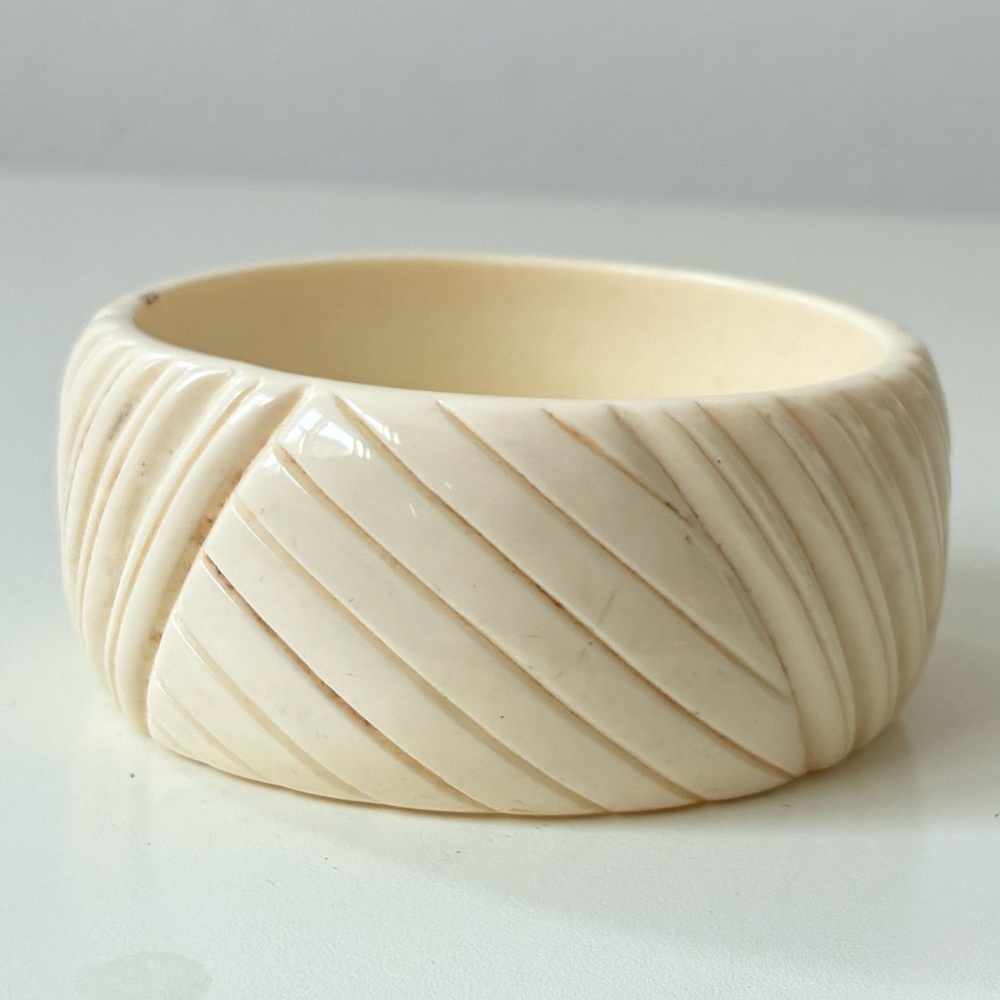 Vintage Cream Carved Geometric Bangle Bracelet - Picture 2 of 7
